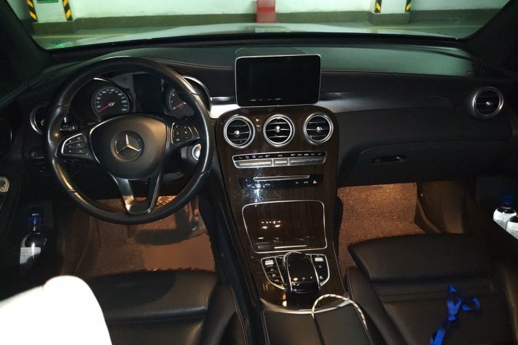 Used Mercedes-Benz GLC 2016 GLC 260 4MATIC Dynamic Edition Center Console