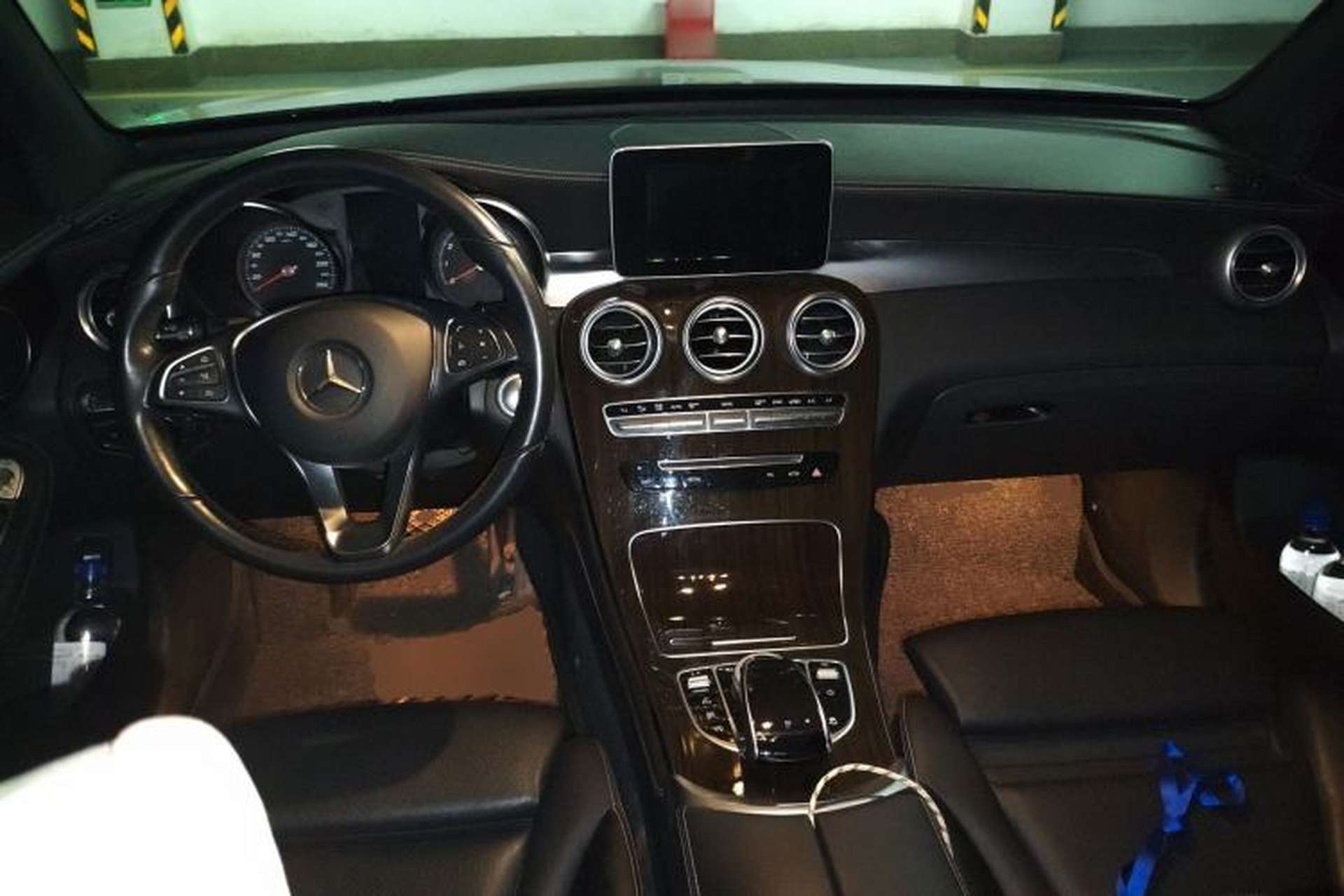 Used Mercedes-Benz GLC 2016 GLC 260 4MATIC Dynamic Edition Center Console
