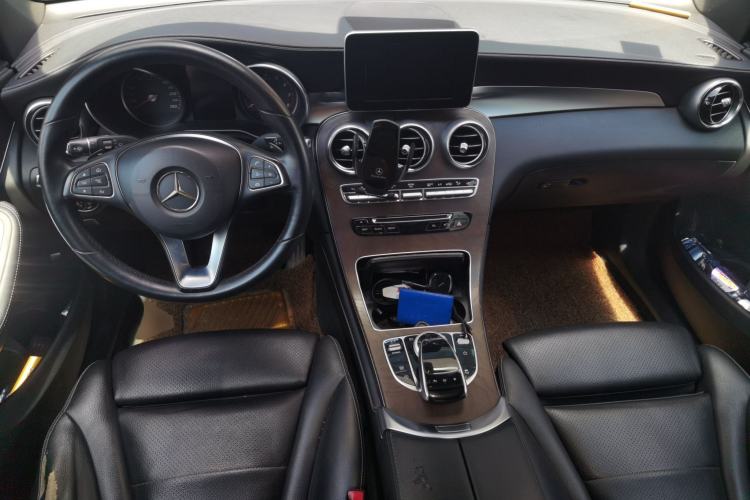 Used Mercedes-Benz GLC 2016 GLC 300 4MATIC Dynamic Model Center Console