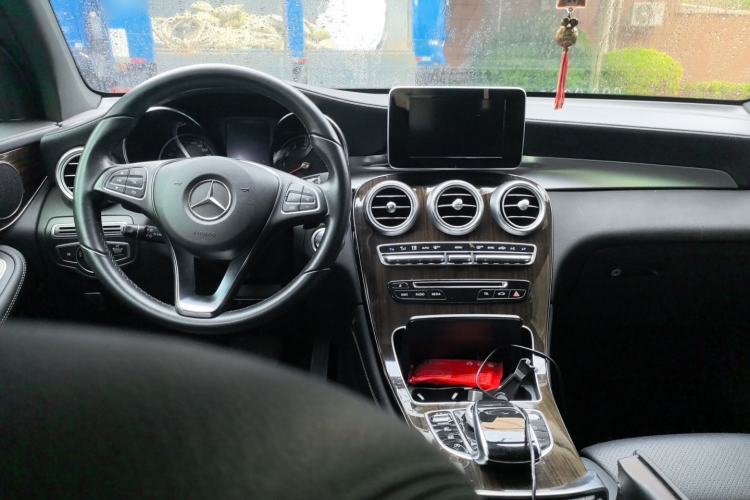 Used Mercedes-Benz GLC 2016 GLC 260 4MATIC Dynamic Edition Center Console