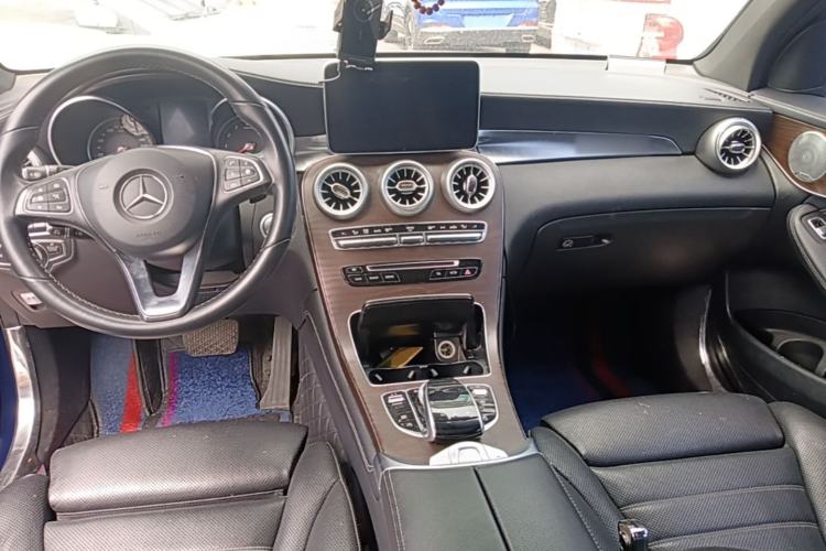 Used Mercedes-Benz GLC 2016 GLC 300 4MATIC Luxury Model Center Console