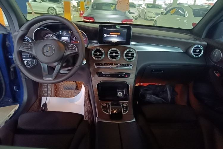 Used Mercedes-Benz GLC 2016 GLC 300 4MATIC Dynamic Model Center Console