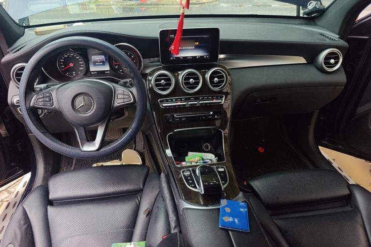 Used Mercedes-Benz GLC 2016 GLC 260 4MATIC Dynamic Edition Center Console