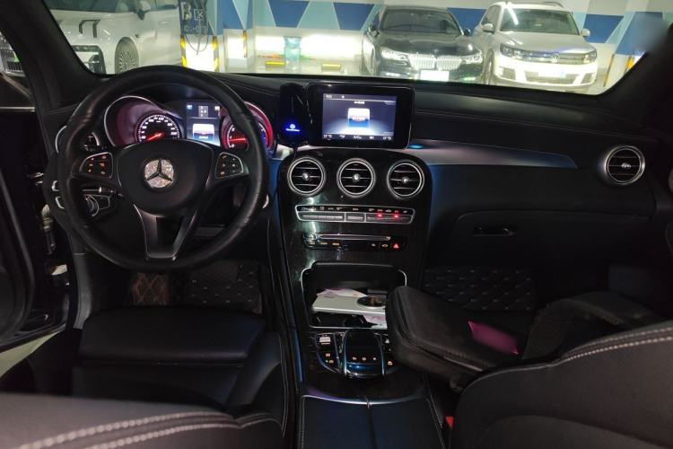 Used Mercedes-Benz GLC 2016 GLC 260 4MATIC Luxury Model Center Console