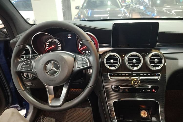 Used Mercedes-Benz GLC 2016 GLC 260 4MATIC Luxury Model Center Console