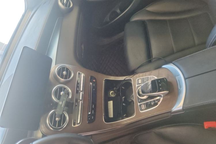 Used Mercedes-Benz GLC 2016 GLC 300 4MATIC Dynamic Model Center Console