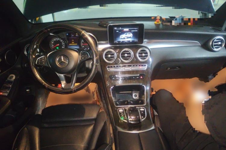 Used Mercedes-Benz GLC 2016 GLC 260 4MATIC Dynamic Edition Center Console