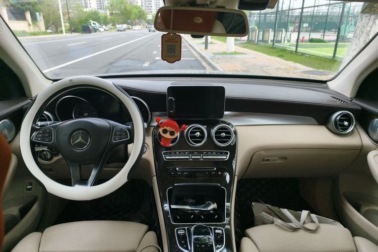 Used Mercedes-Benz GLC 2016 GLC 260 4MATIC Luxury Model Center Console