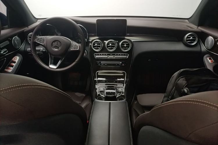 Used Mercedes-Benz GLC 2016 GLC 260 4MATIC Luxury Model Center Console