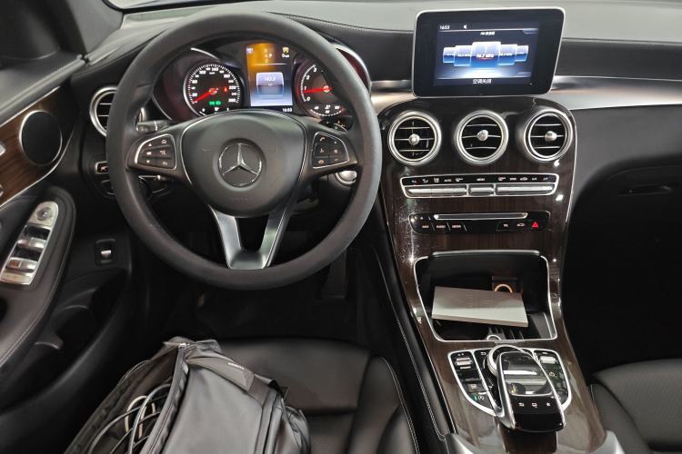 Used Mercedes-Benz GLC 2016 GLC 260 4MATIC Luxury Model Center Console