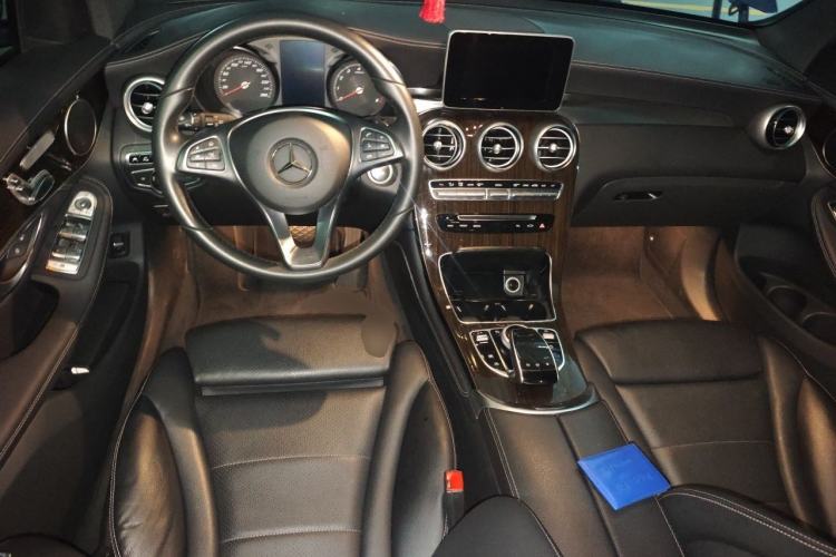 Used Mercedes-Benz GLC 2016 GLC 260 4MATIC Luxury Model Center Console