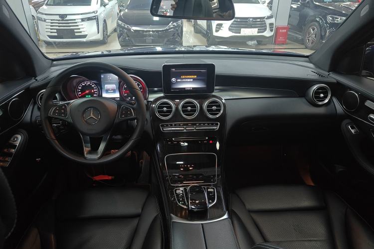 Used Mercedes-Benz GLC 2016 GLC 260 4MATIC Dynamic Edition Center Console