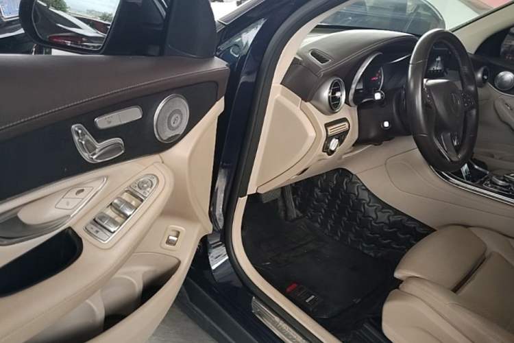Used Mercedes-Benz GLC 2016 GLC 260 4MATIC Dynamic Edition Driver Seat