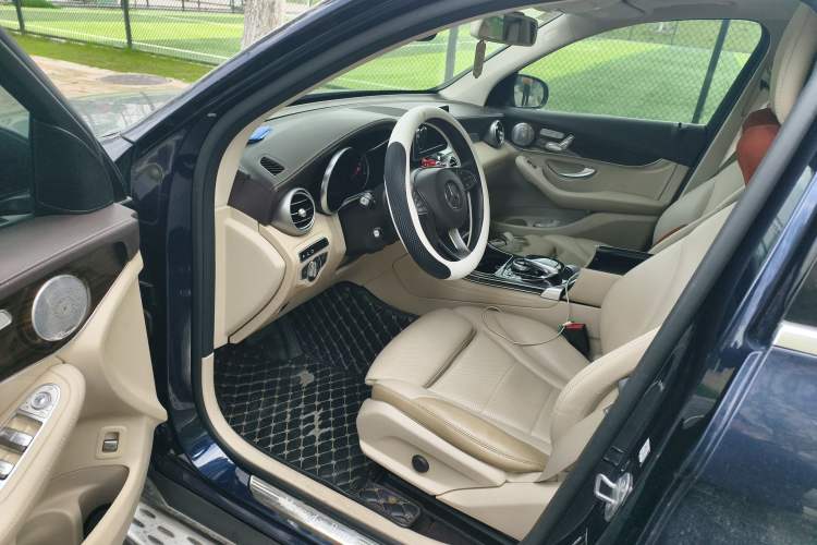 Used Mercedes-Benz GLC 2016 GLC 260 4MATIC Luxury Model Driver Seat
