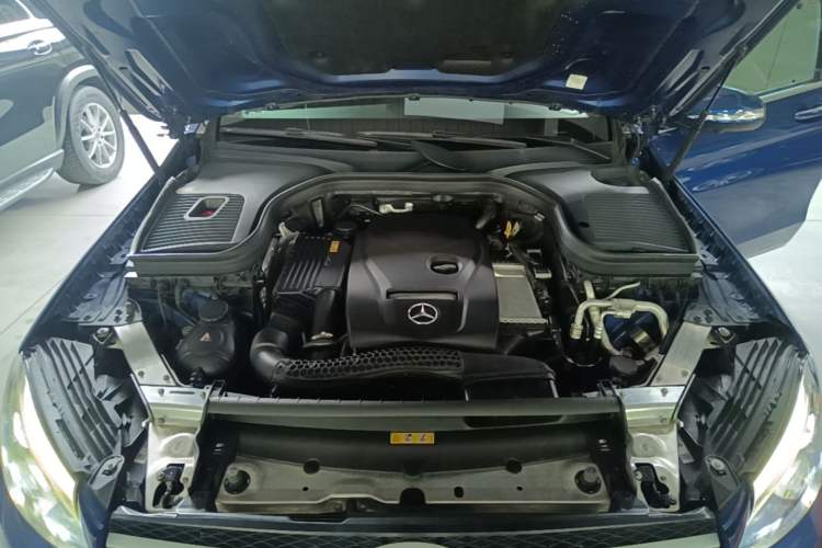 Used Mercedes-Benz GLC 2016 GLC 300 4MATIC Dynamic Model Engine Bay