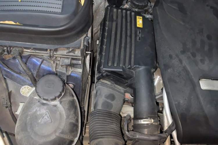 Used Mercedes-Benz GLC 2016 GLC 260 4MATIC Luxury Model Engine Bay Right