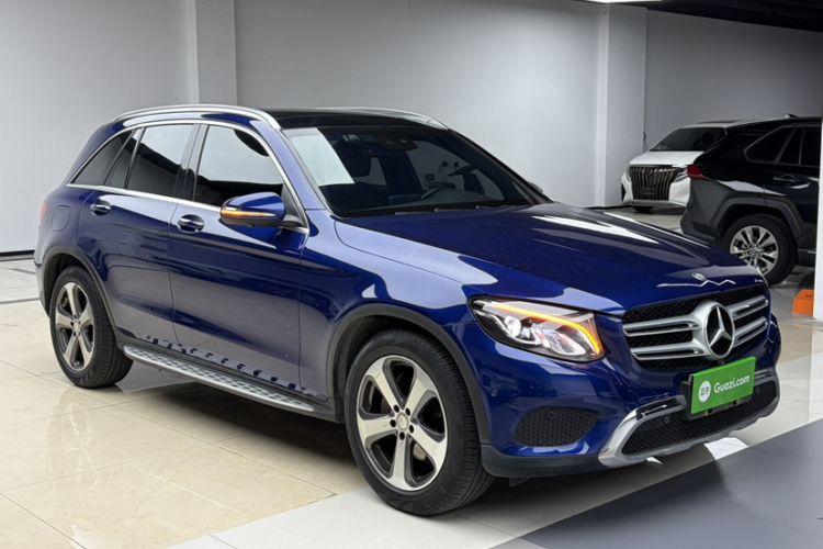 Used Mercedes-Benz GLC 2016 GLC 260 4MATIC Luxury Model Exterior 3