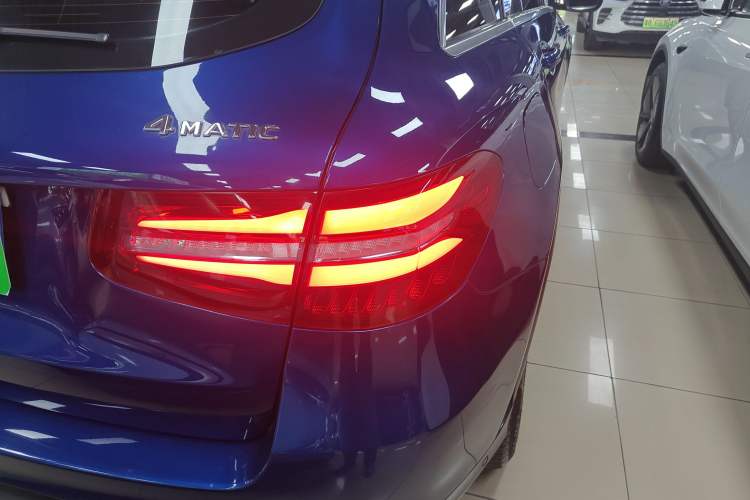 Used Mercedes-Benz GLC 2016 GLC 260 4MATIC Dynamic Edition Exterior 3