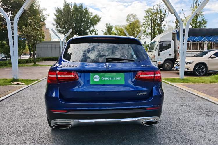 Used Mercedes-Benz GLC 2016 GLC 260 4MATIC Luxury Model Exterior 4