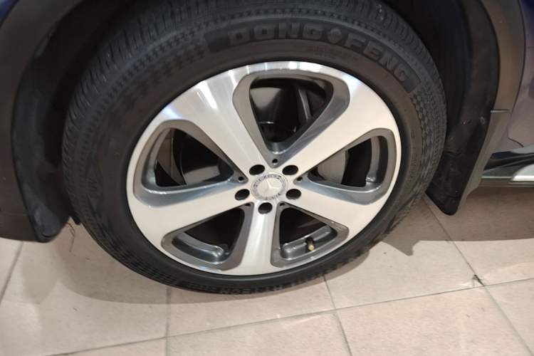Used Mercedes-Benz GLC 2016 GLC 260 4MATIC Luxury Model Exterior 4