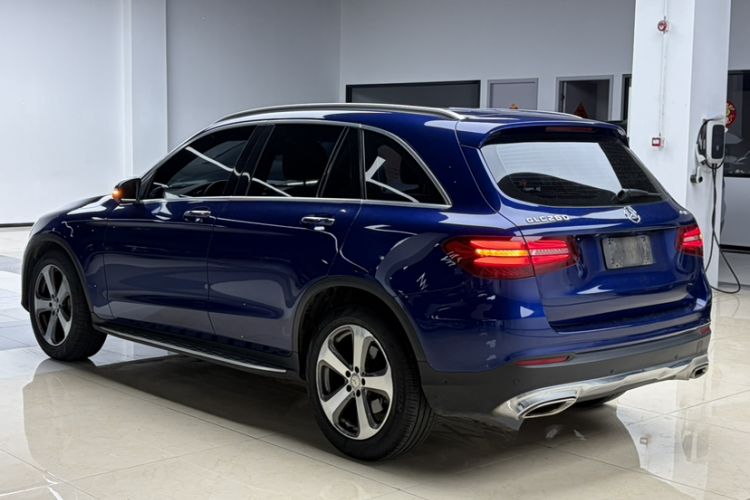 Used Mercedes-Benz GLC 2016 GLC 260 4MATIC Luxury Model Exterior 4