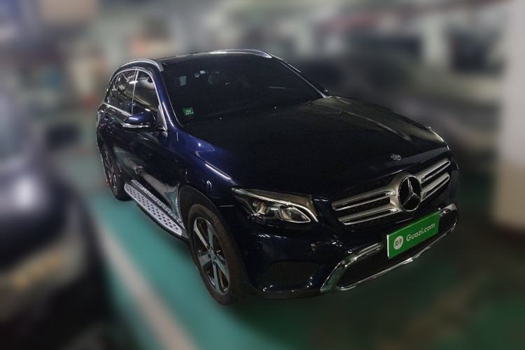 Used Mercedes-Benz GLC 2016 GLC 260 4MATIC Luxury Model Front Right 45 Deg
