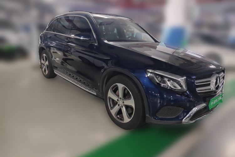 Used Mercedes-Benz GLC 2016 GLC 260 4MATIC Luxury Model Front Right 45 Deg