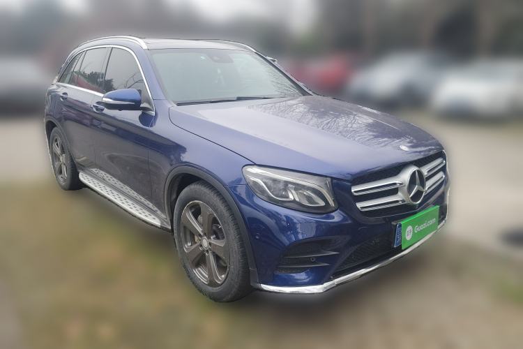 Used Mercedes-Benz GLC 2016 GLC 260 4MATIC Luxury Model Front Right 45 Deg