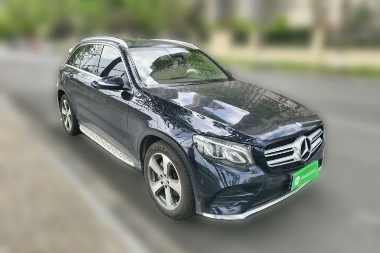 Used Mercedes-Benz GLC 2016 GLC 260 4MATIC Luxury Model Front Right 45 Deg