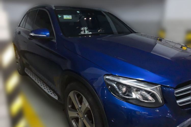 Used Mercedes-Benz GLC 2016 GLC 260 4MATIC Luxury Model Front Right 45 Deg