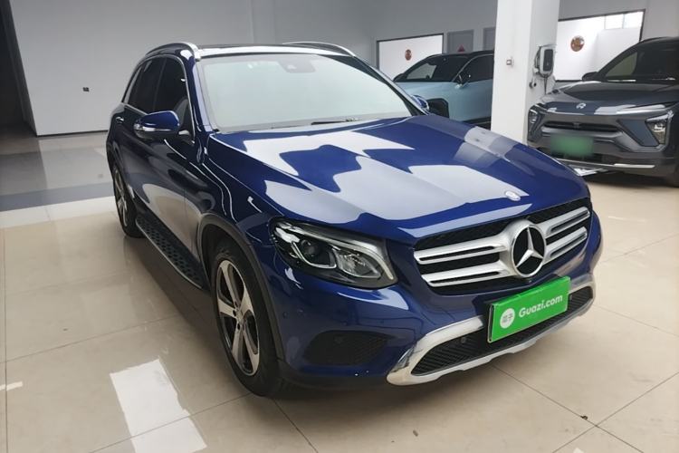 Used Mercedes-Benz GLC 2016 GLC 260 4MATIC Luxury Model Front Right 45 Deg