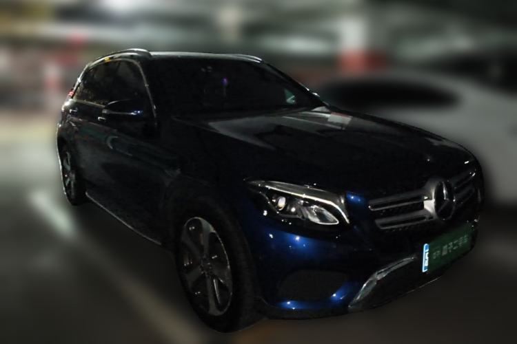 Used Mercedes-Benz GLC 2016 GLC 260 4MATIC Luxury Model Front Right 45 Deg