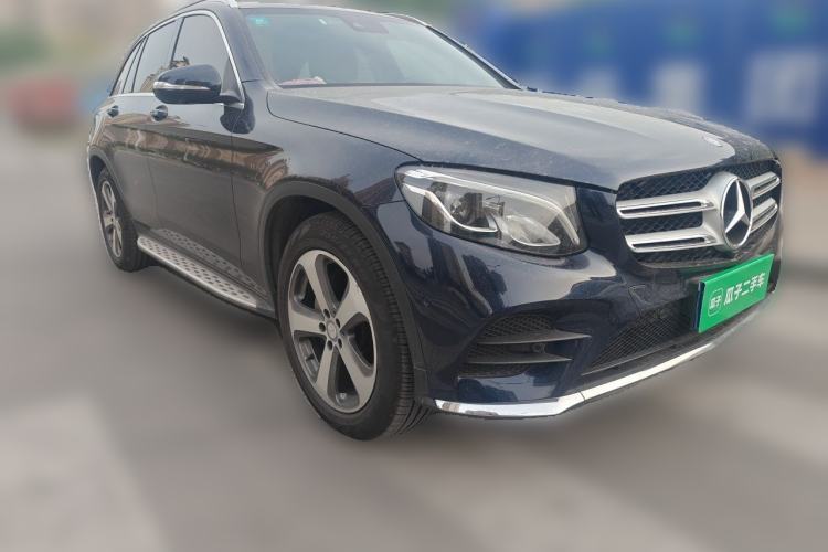Used Mercedes-Benz GLC 2016 GLC 260 4MATIC Luxury Model Front Right 45 Deg