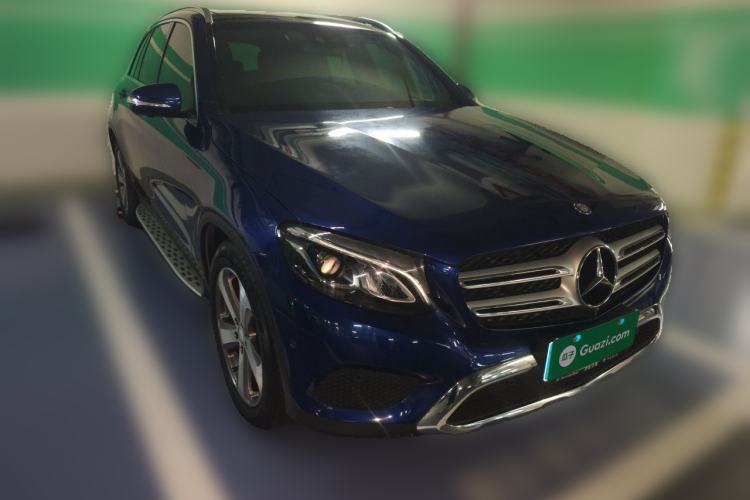 Used Mercedes-Benz GLC 2016 GLC 260 4MATIC Luxury Model Front Right 45 Deg