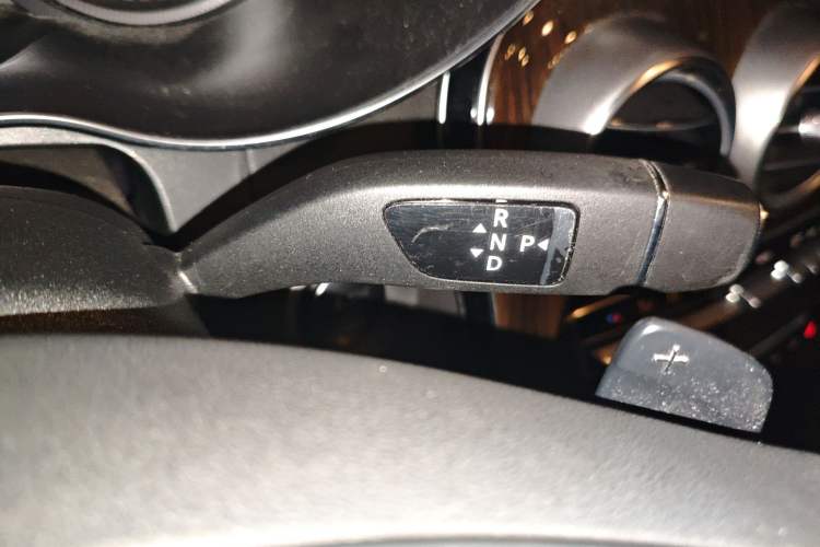 Used Mercedes-Benz GLC 2016 GLC 260 4MATIC Dynamic Edition Gear Lever