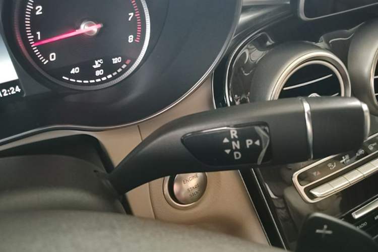Used Mercedes-Benz GLC 2016 GLC 260 4MATIC Dynamic Edition Gear Lever