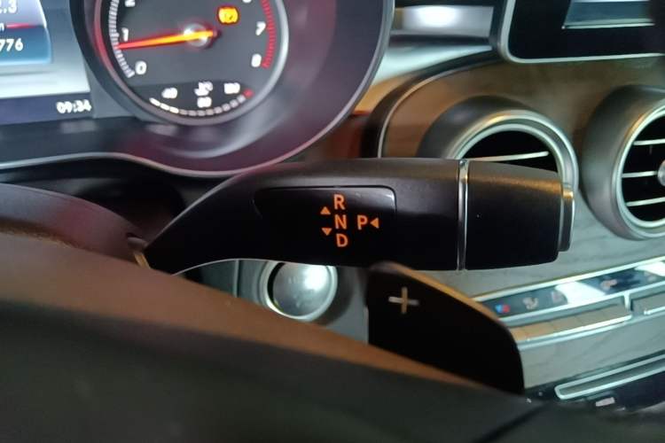 Used Mercedes-Benz GLC 2016 GLC 300 4MATIC Dynamic Model Gear Lever