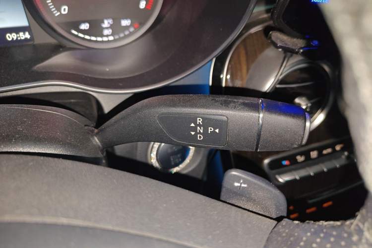 Used Mercedes-Benz GLC 2016 GLC 260 4MATIC Luxury Model Gear Lever