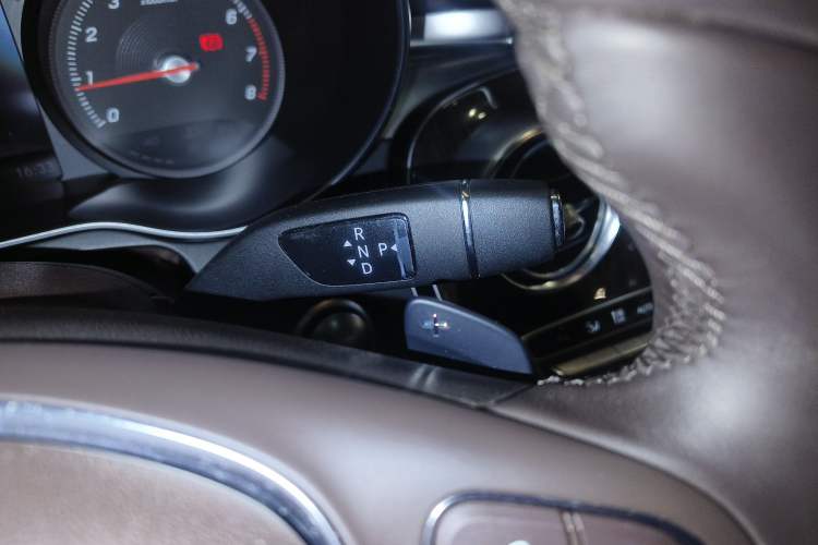 Used Mercedes-Benz GLC 2016 GLC 260 4MATIC Luxury Model Gear Lever