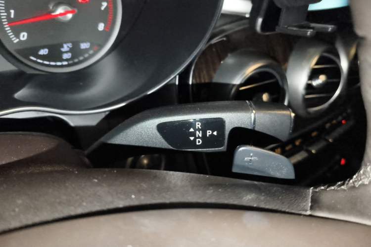 Used Mercedes-Benz GLC 2016 GLC 260 4MATIC Luxury Model Gear Lever