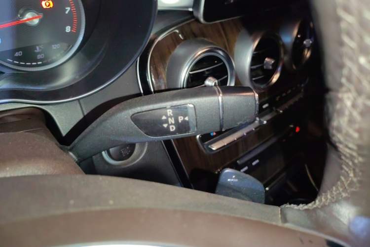 Used Mercedes-Benz GLC 2016 GLC 260 4MATIC Dynamic Edition Gear Lever
