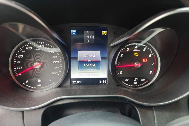 Used Mercedes-Benz GLC 2016 GLC 260 4MATIC Dynamic Edition Instrument Cluster