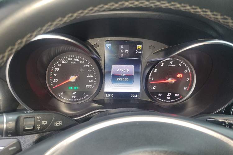 Used Mercedes-Benz GLC 2016 GLC 260 4MATIC Luxury Model Instrument Cluster