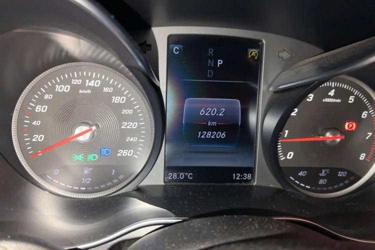 Used Mercedes-Benz GLC 2016 GLC 260 4MATIC Luxury Model Instrument Cluster