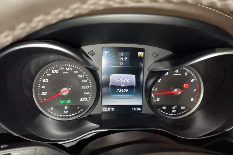 Used Mercedes-Benz GLC 2016 GLC 260 4MATIC Luxury Model Instrument Cluster