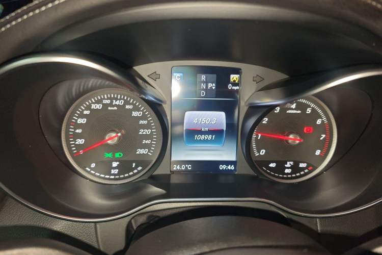 Used Mercedes-Benz GLC 2016 GLC 260 4MATIC Luxury Model Instrument Cluster
