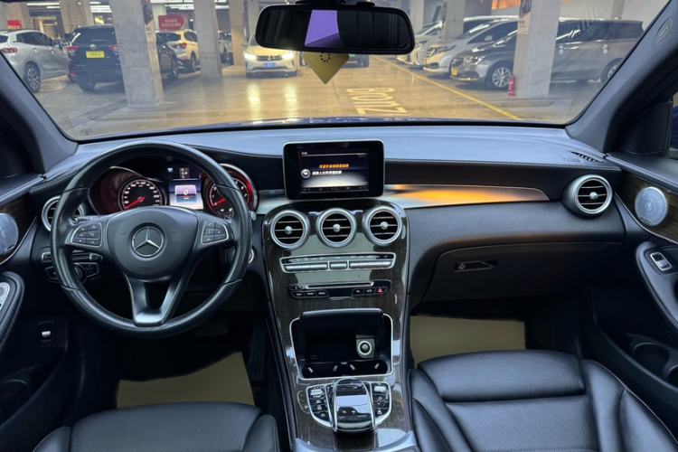 Used Mercedes-Benz GLC 2016 GLC 260 4MATIC Dynamic Edition Interior 1
