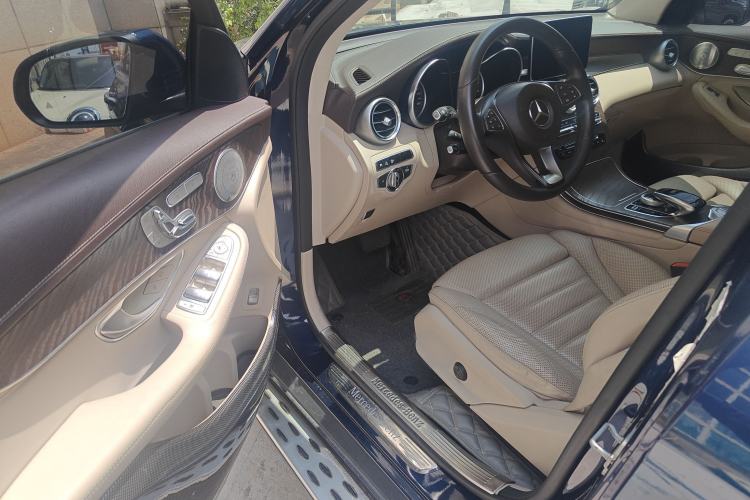 Used Mercedes-Benz GLC 2016 GLC 300 4MATIC Luxury Model Interior 1