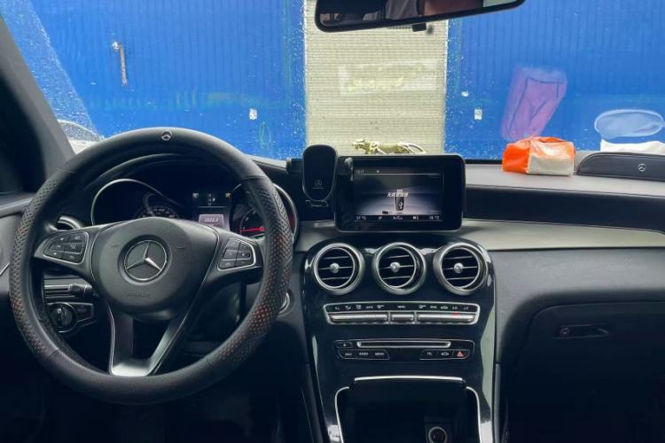 Used Mercedes-Benz GLC 2016 GLC 200 4MATIC Interior 1