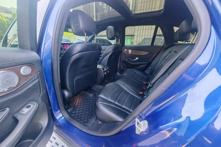 Used Mercedes-Benz GLC 2016 GLC 300 4MATIC Dynamic Model Interior 1